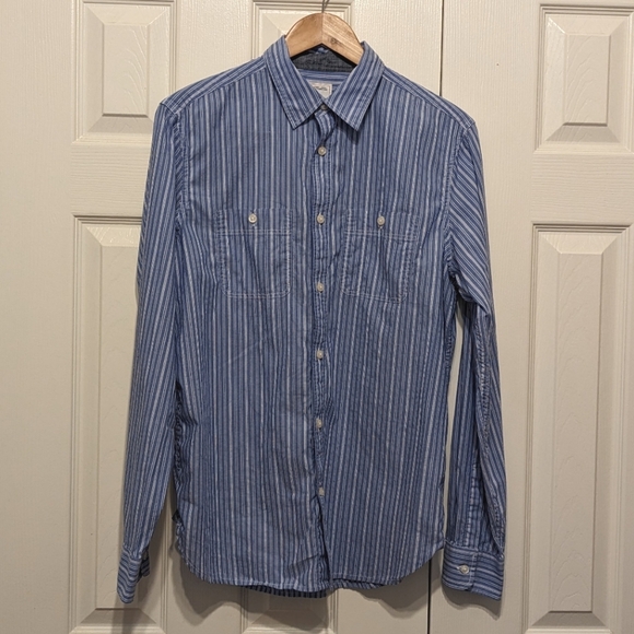 EUC Gap blue pinstripe button down shirt - Picture 1 of 8